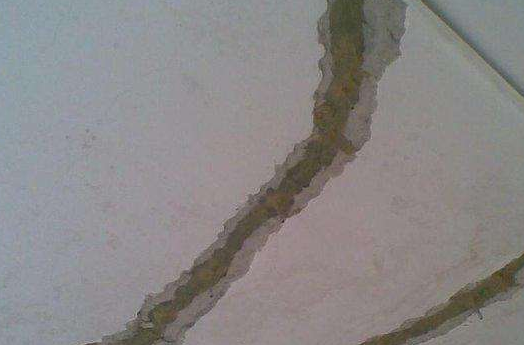 衛(wèi)生間裂縫漏水如何處理?